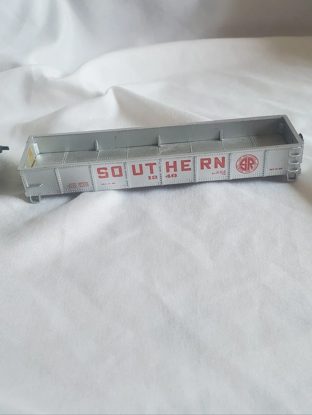 Bachmann Vtg HO Southern 1246 & Burlington Northern 553557 Train Gondola Cars